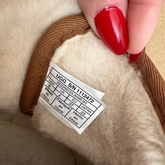 UGG - Classic Boom Ankle Boot Women’s size 6 - Picture 7 of 8